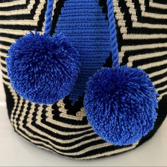 Colombian Wayuu Mochila Boho Shoulder Bucket blue and black handmade Bag - Picture 7 of 13